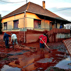 UNGARIA - AJKA, sau culorile unui dezastru