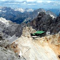 Din perlele Dolomitilor.Cabane alpine.