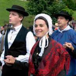 SAVOIE: costumes traditionnels newlook