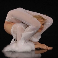 Femme contorsionniste 