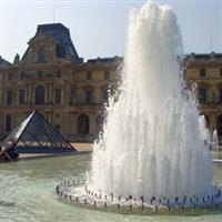 Paris Palatul Luvru1