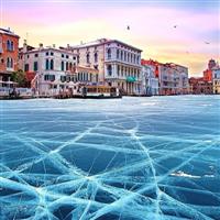 Venetia, canale inghetate