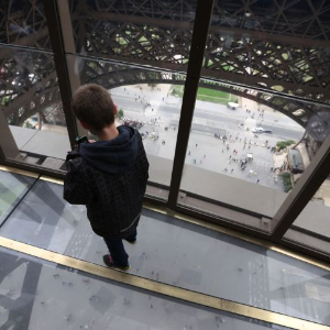 Tour Eiffel : premier étage tout en verre