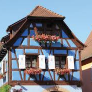 Décos estivales dans des villages d'Alsace