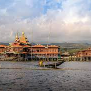 Myanmar (Lac Inle - bâtiments sacrés)