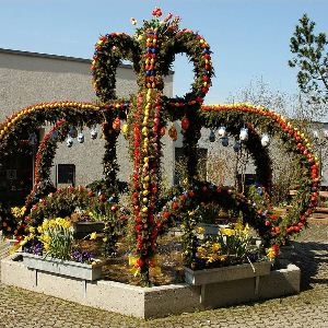 Osterbrunnen In Franken - Traditii de Paste in Germania