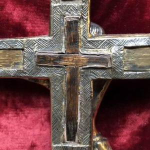 Răstignirea și Adevărata Cruce